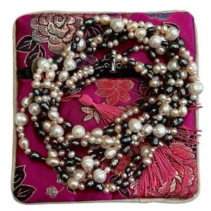 Chic Pearl Necklace